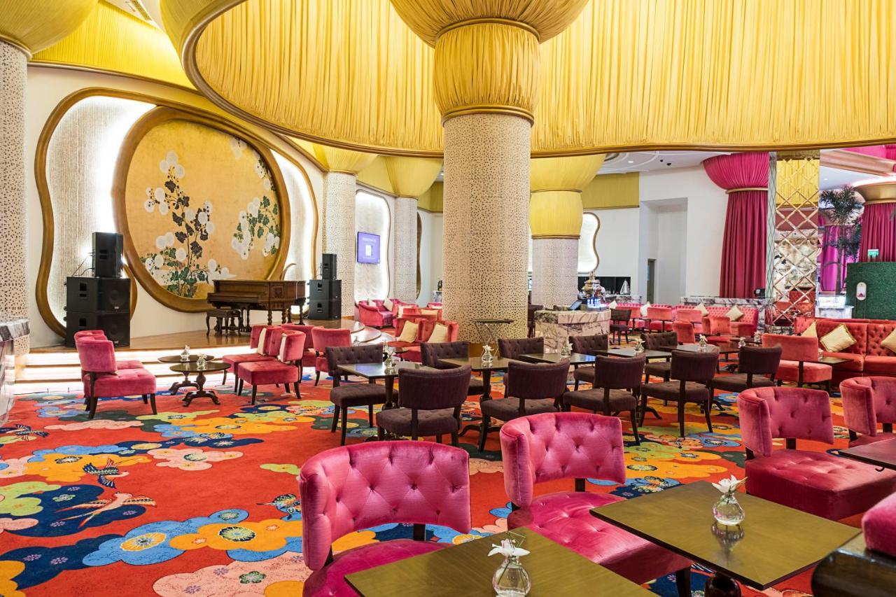 Готель Okada Manila Пасай Екстер'єр фото The lobby of the Wynn