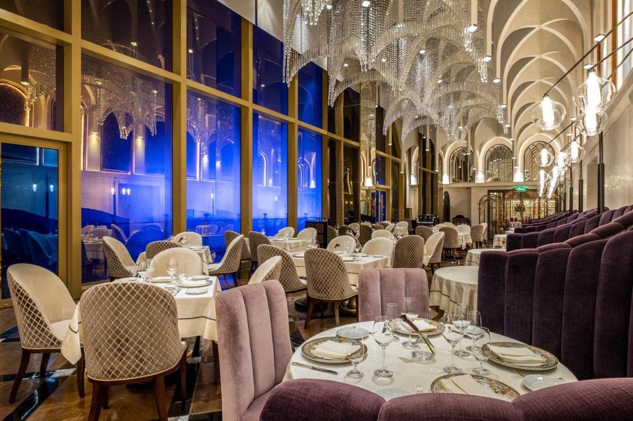 Готель Okada Manila Пасай Екстер'єр фото Restaurant interior