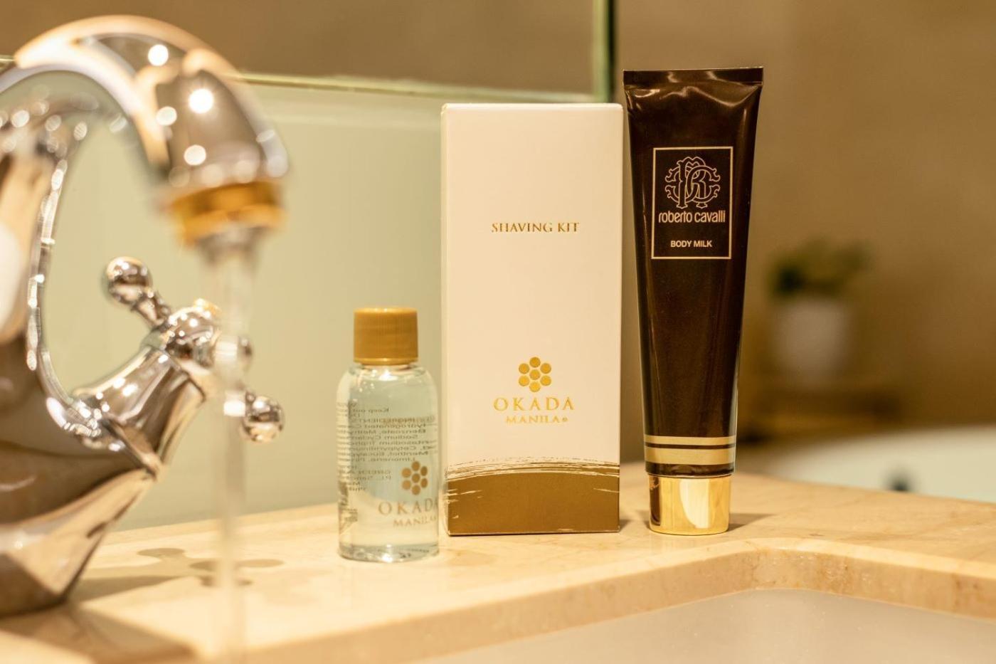 Готель Okada Manila Пасай Екстер'єр фото A hotel amenity kit